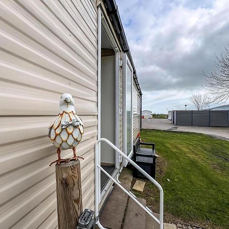 Modern 6 Berth Caravan With Wifi At St Osyth Beach In Essex Ref 28051Fv Клактон-он-Си Экстерьер фото