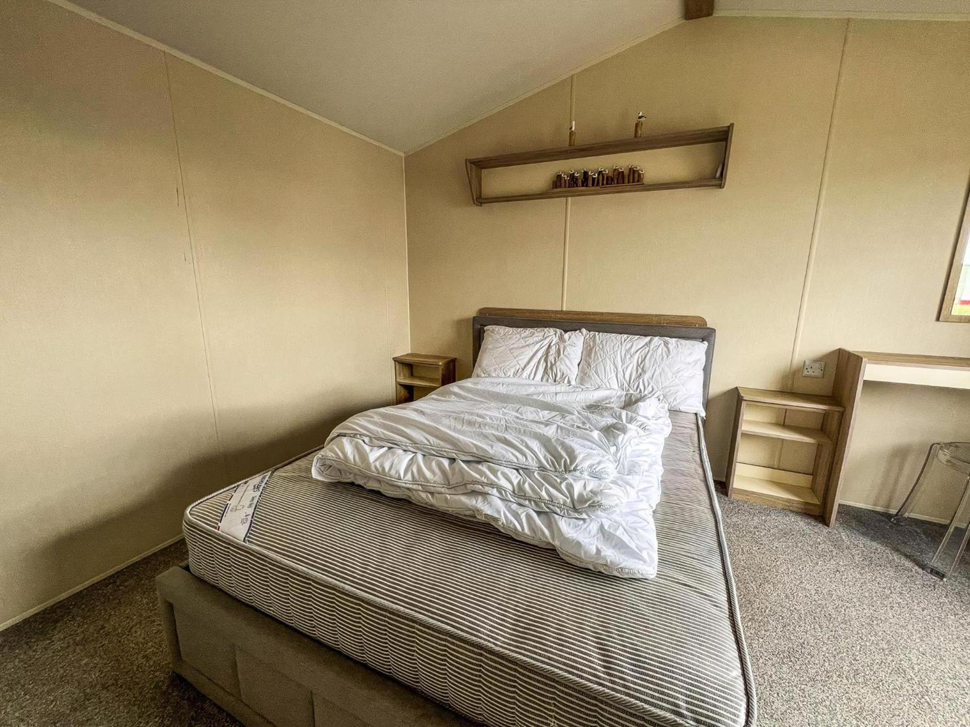 Modern 6 Berth Caravan With Wifi At St Osyth Beach In Essex Ref 28051Fv Клактон-он-Си Экстерьер фото