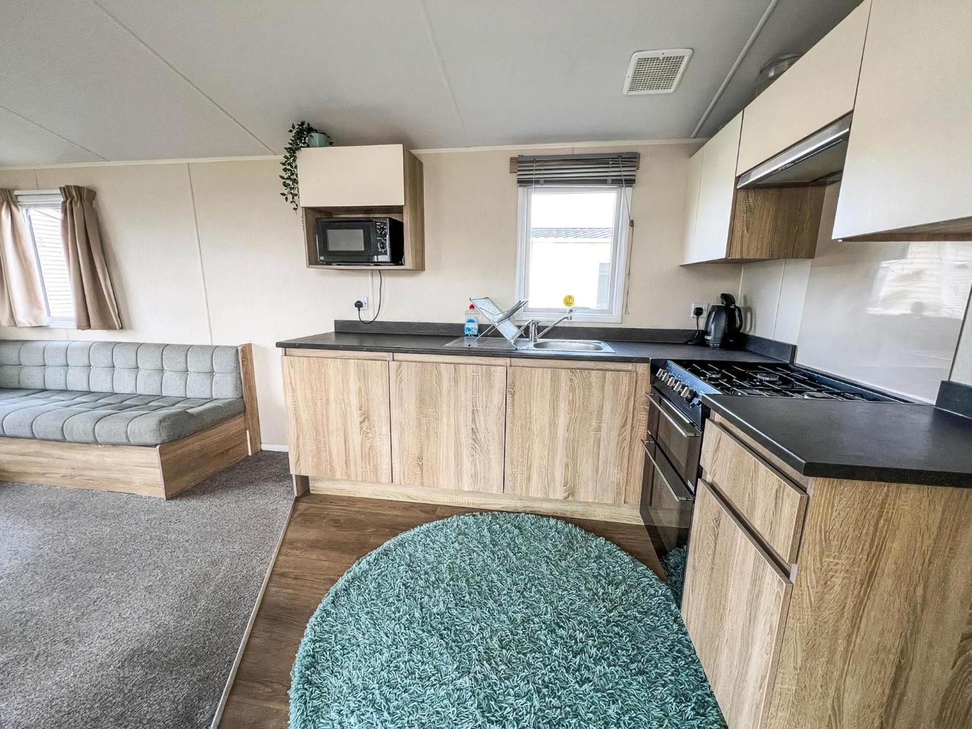 Modern 6 Berth Caravan With Wifi At St Osyth Beach In Essex Ref 28051Fv Клактон-он-Си Экстерьер фото